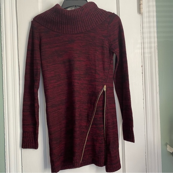 NWOT— iZ Byer Women's Tunic with Symmetric side Zipper- Size: XS - Picture 4 of 9